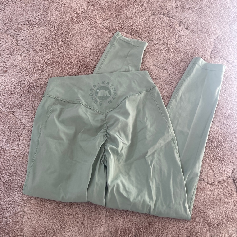 Gymshark Kathryn Kendra Cropped Leggings Woman’s Small Green Scrunch Butt small